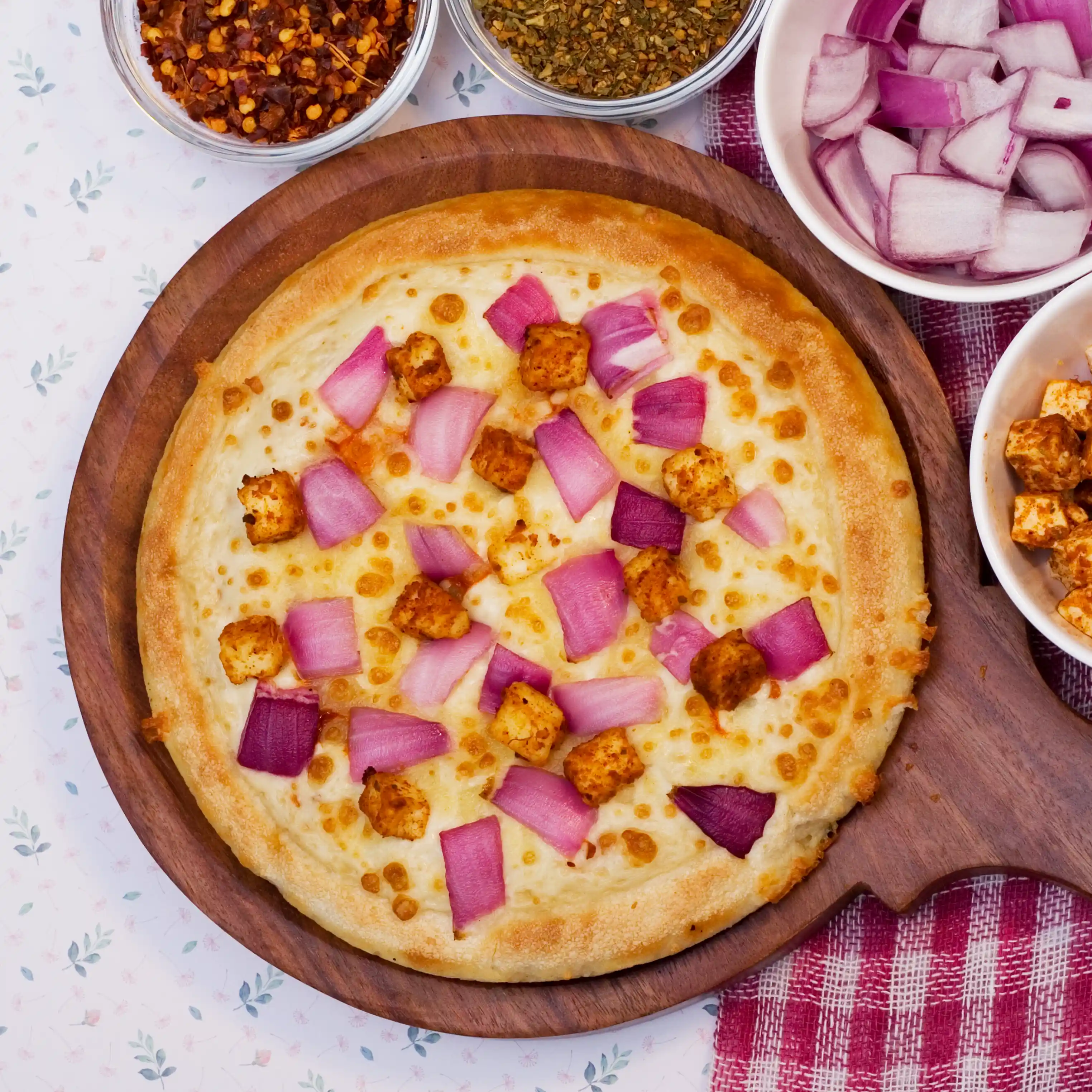 Paneer Onion Pizza